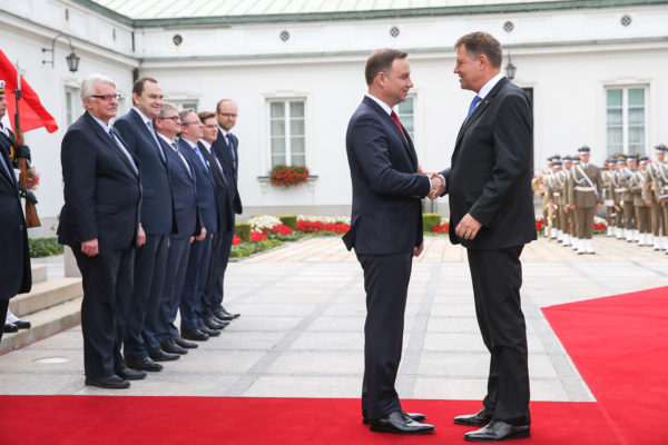 Rencontre entre le président polonais Andrzej Duda et le président Roumain Klaus Iohannis en clôture du sommet de l'OTAN à Varsovie