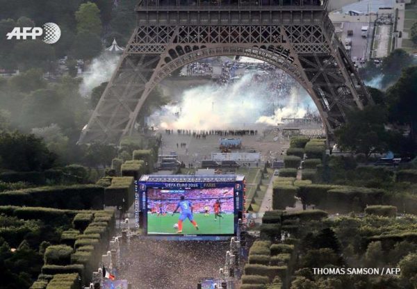 Euro 2016 : les émeutes de la Tour Eiffel vues du ciel