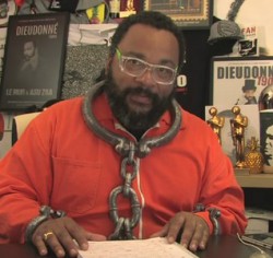 Dieudonné sur le “mariage” homosexuel (extrait du spectacle Asu Zoa)