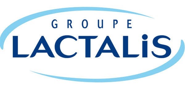 Les producteurs de lait s’installent devant l’usine Lactalis de Laval