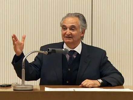 Le meilleur des mondes de Jacques Attali inclut les parodies LGBT du mariage