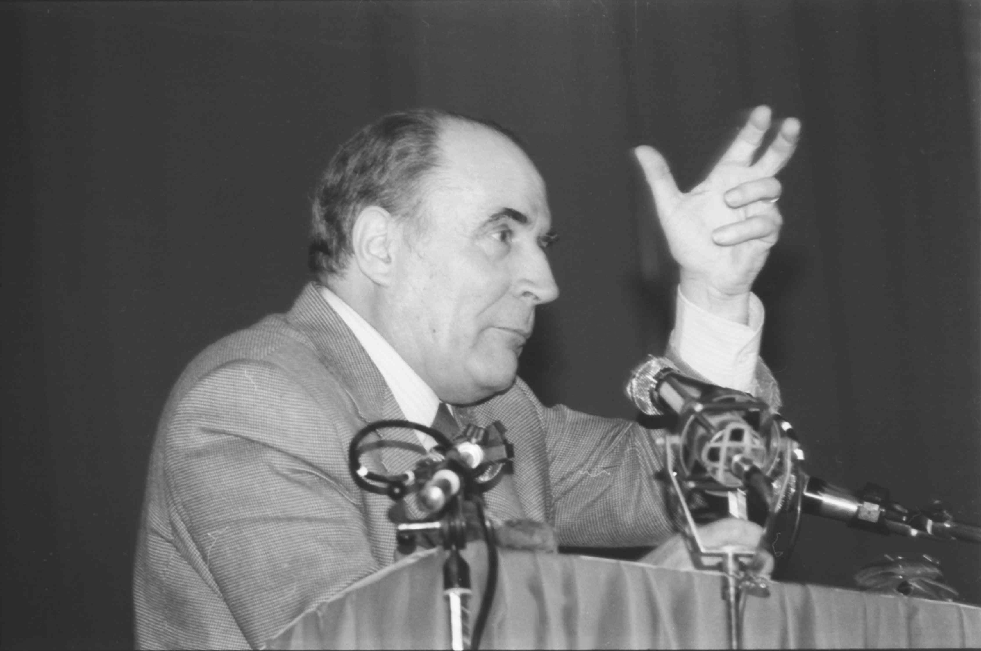 Les lettres d’amour de François Mitterrand à Anne Pingeot publiées