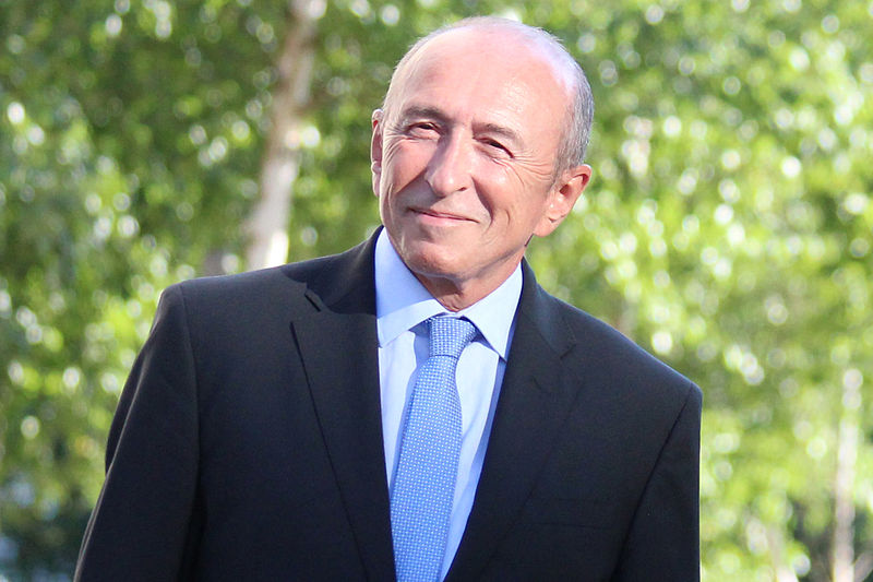 “Un degré de violence jamais connu” et “insupportable”, estime Collomb à Calais après les affrontements entre clandestins
