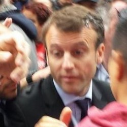 Présidentielle : Emmanuel Macron chahuté lors de son déplacement à la verrerie d’Albi