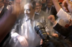 Dernière minute : François Fillon enfariné avant son meeting de Strasbourg