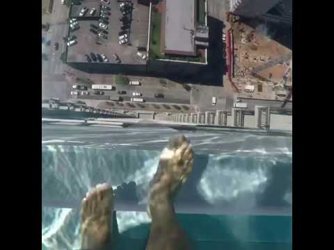 Etats-Unis : à Houston, on peut se baigner dans une piscine à 150 mètres de hauteur, le vide sous ses pieds