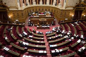 Le Sénat durcit la loi Asile et immigration