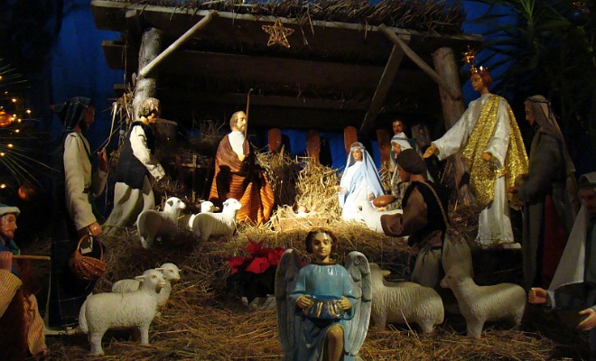 Crèches de Noël : Hapsatou Sy, Jeremstar et Gilles-William Goldnadel VS