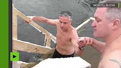 Dans le sillage de Poutine, l’ambassadeur des États-Unis en Russie se plonge dans une rivière