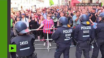 Droite nationale et extrême-gauche se font face à Berlin
