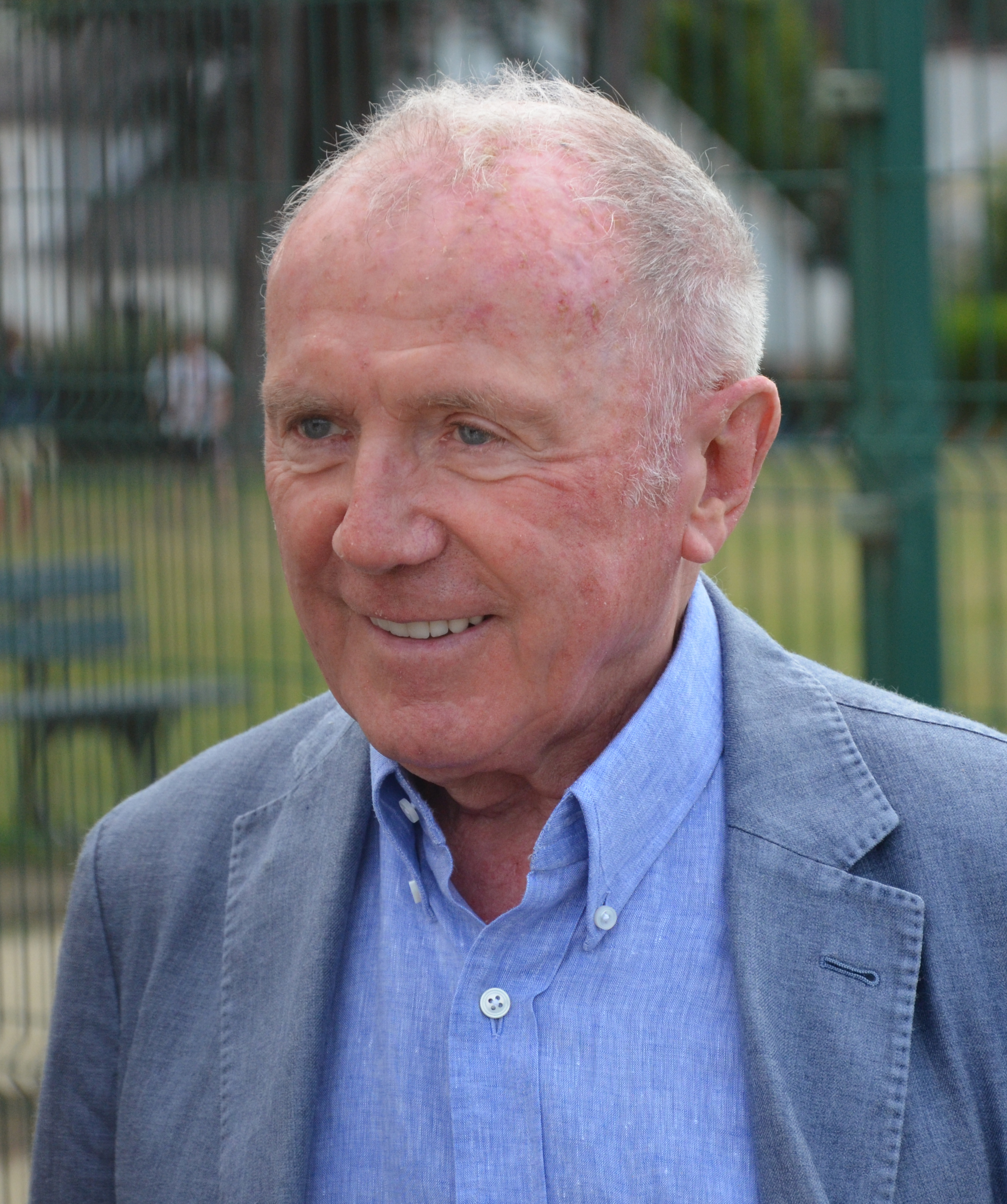 Le milliardaire François Pinault (qui n’a pas payé l’ISF en 1997) s’en prend à Emmanuel Macron, assurant que ce dernier “ne comprend pas les petites gens”…
