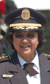 Lupe Valdez, candidate démocrate pour le poste de gouverneur au Texas : le portrait complaisant du média de gauche Brut