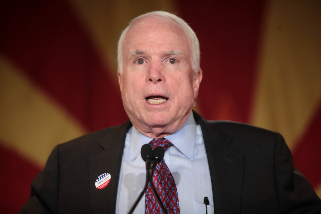 Ce que pensaient Vladimir Poutine et Donald Trump de John McCain (VIDÉO)