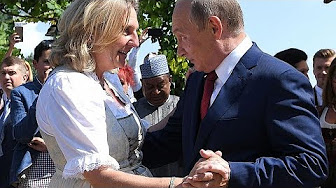 Vladimir Poutine au mariage d’une ministre autrichienne