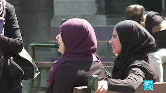 Danemark : gauchistes et islamistes manifestent contre l’interdiction du voile intégral