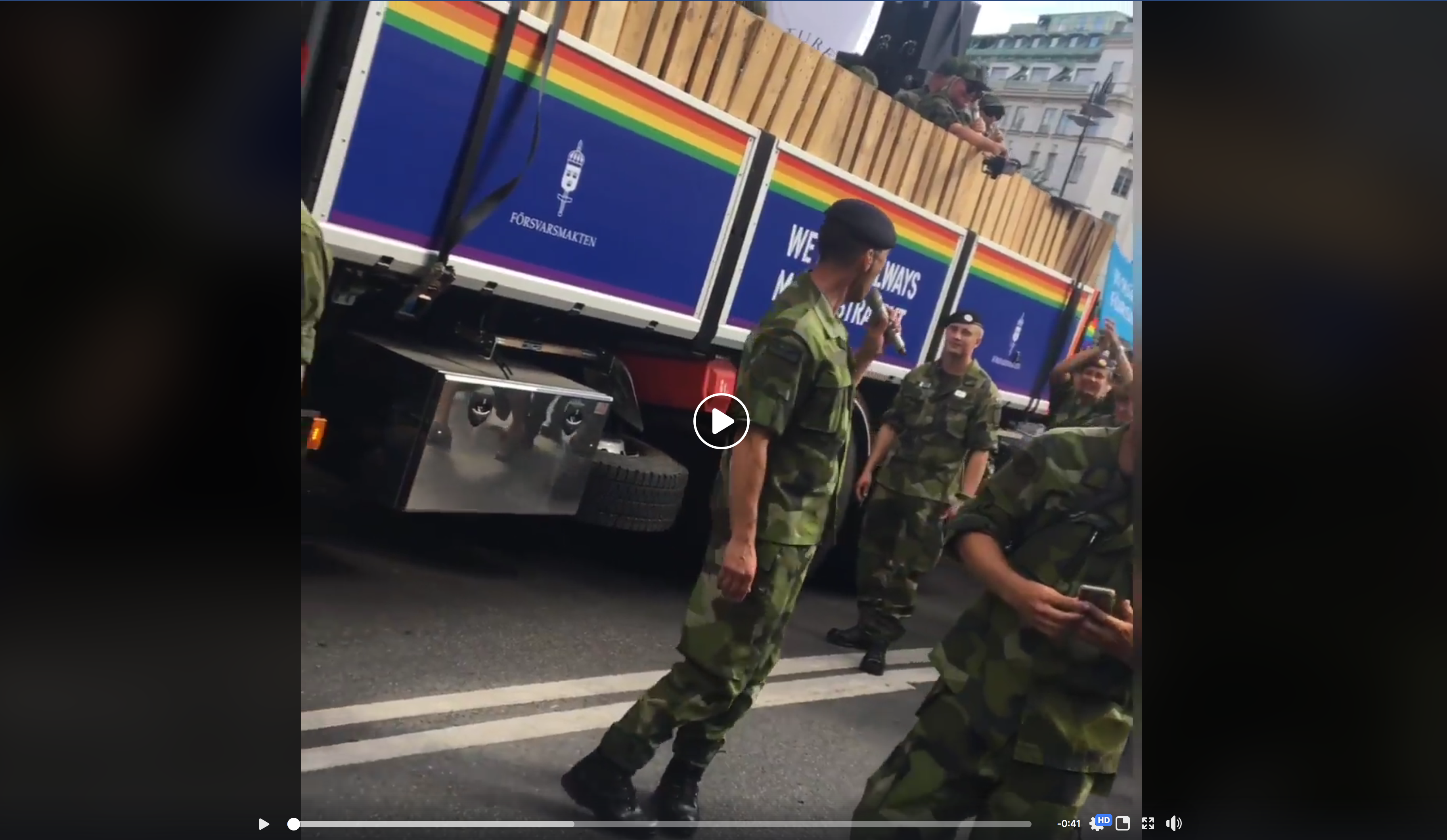 Quand le n°1 de l’armée suédoise se déhanche à la gay pride locale