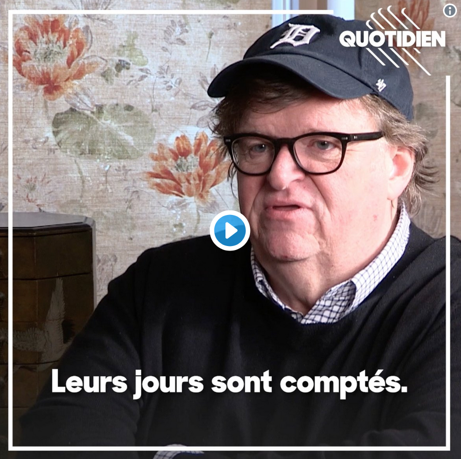 Michael Moore en plein délire raciste anti-blancs : « Comme les dinosaures, Donald Trump et les mâles blancs vont disparaître. »