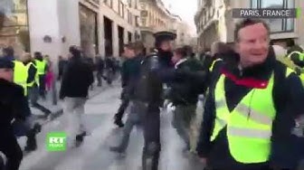 17 novembre : Affrontements entre les « gilets jaunes » et la police sur les Champs-Élysées