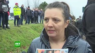 Bourgtheroulde : gendarmes et Gilets jaunes se font face avant l’arrivée de Macron (VIDÉOS)