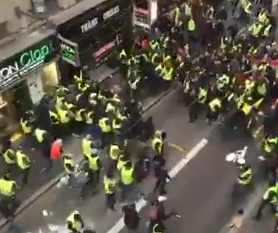 Gilets Jaunes de Lyon : affrontements entre patriotes (à gauche) et antifas (à droite) (VIDÉO)