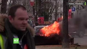 Les Gilets jaunes en colère : des voitures vandalisées à Paris lors de l’acte 13 (VIDÉO)