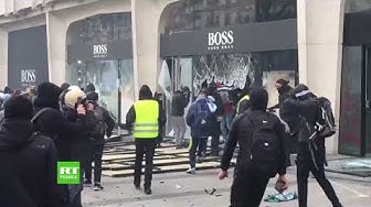 Acte 18 : des casseurs s’en prennent à des enseignes sur les Champs-Élysées (VIDÉO)