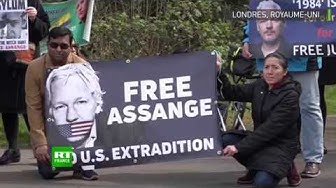 Les partisans de Julian Assange protestent devant la prison de Belmarsh où il est détenu (VIDÉO)
