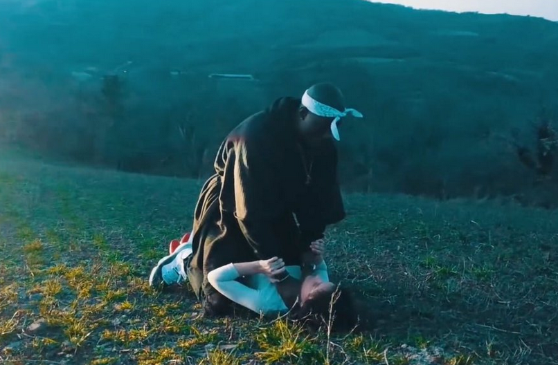 Les coordonnées de “Nick Conrad” (vrai nom : Conrad Moukouri Manga) pour le féliciter pour son nouveau clip « Je baise la France, je brûle la France »