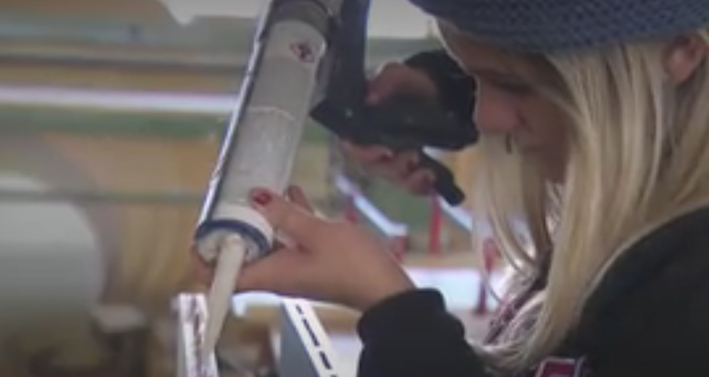 Entrepreneuriat solidaire : une ligne de meubles pour aider les jeunes à s’insérer dans l’emploi (VIDÉO)