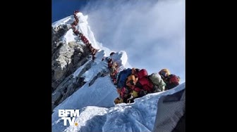 Tourisme de masse : des embouteillages au sommet du Mont-Everest (VIDÉO)