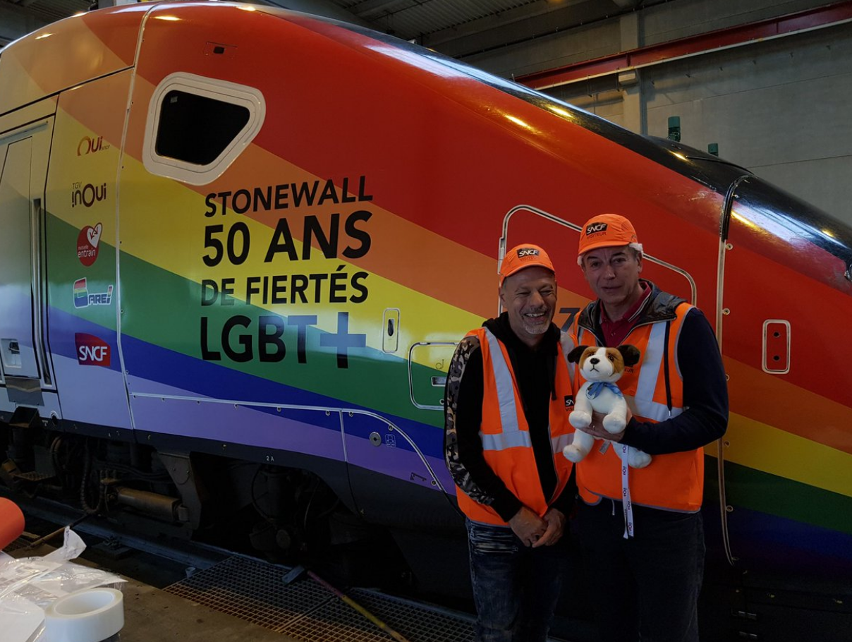 Répétez après moi, le-lobby-homo-n’existe-pas : le TGV arc-en-ciel