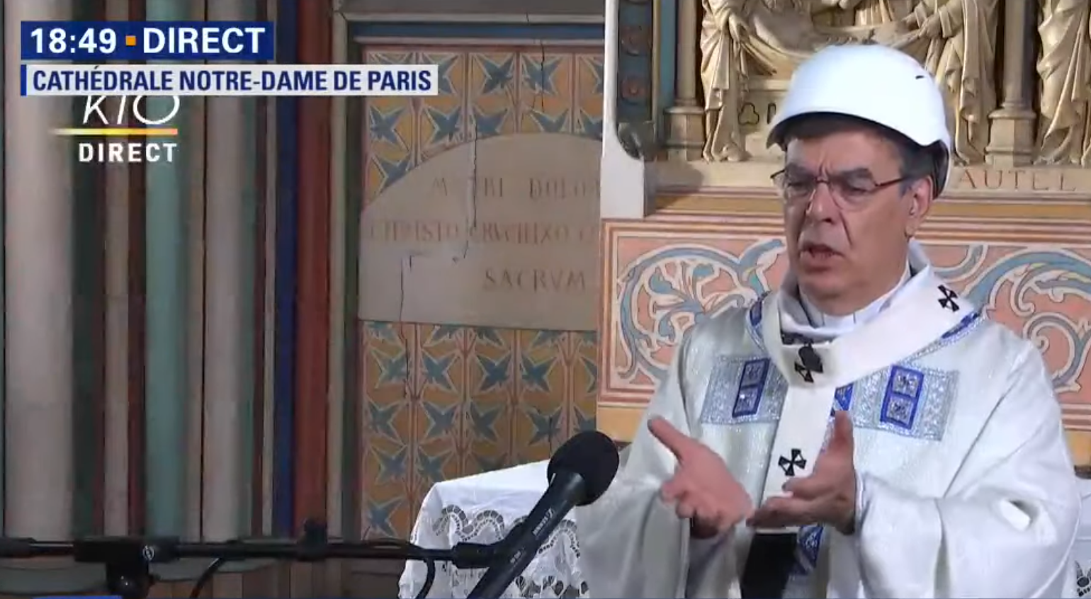 Deux mois après l’incendie, première messe à Notre-Dame de Paris (VIDÉO)