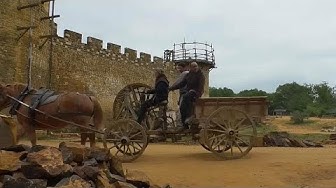 France : le savoir-faire des ouvriers de Guédelon au service de Notre-Dame