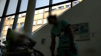 Immersion dans un service d’urgences débordé, filmé de l’intérieur (VIDÉO)