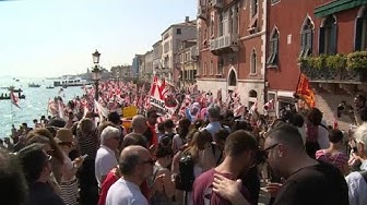 Tourisme destructeur à Venise : ils ne veulent plus de paquebot dans la lagune (VIDÉO)