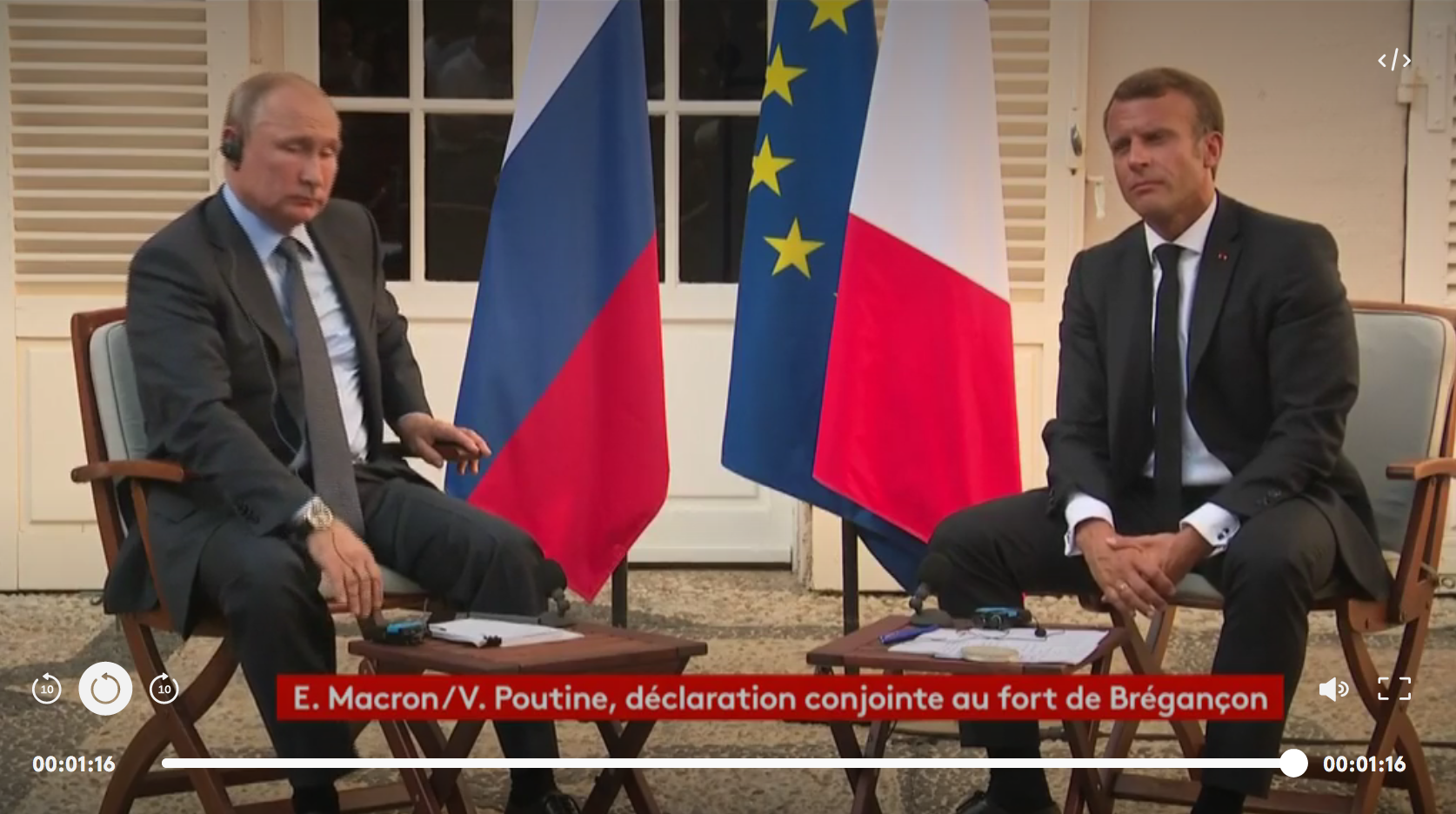 Rencontre Macron-Poutine : les propos du président russe ont-ils été tronqués par la traduction ?