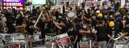 Hong Kong : la manifestation pacifique anti-Pékin dégénère (VIDÉO)