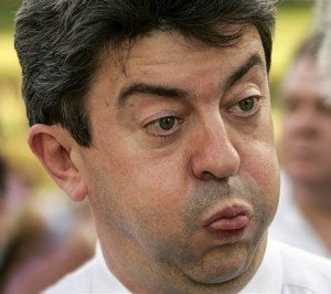 Le témoignage de l’animateur Arthur sur Mélenchon quand il présidait une radio locale en Île-de-France : “Ça ne l’embêtait pas de nous faire travailler gratos le dimanche”