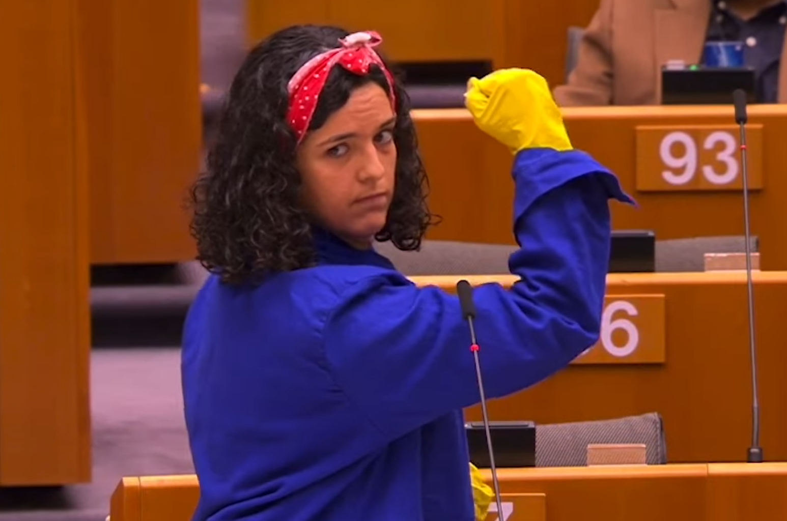 le numero de manon aubry lfi qui se deguise en rosie la riveteuse au