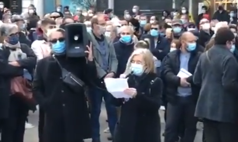 Au fou ! Suite à la décapitation de Samuel Paty, Maryse Lepron (CGT) affirme à Angers que le  problème c’est « l’enseignement privé » et la « fraction réactionnaire de la mouvance catholique » (VIDÉO)