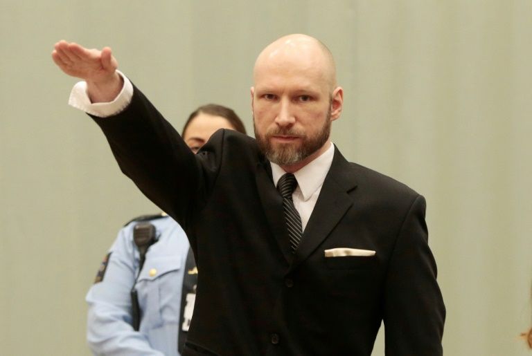 Le provocant salut nazi de Breivik fait le tour du monde!