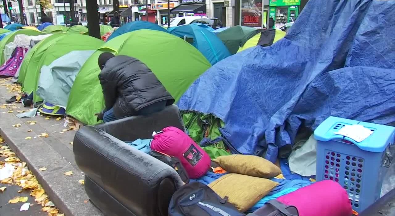 Et voici les migrants affamés!