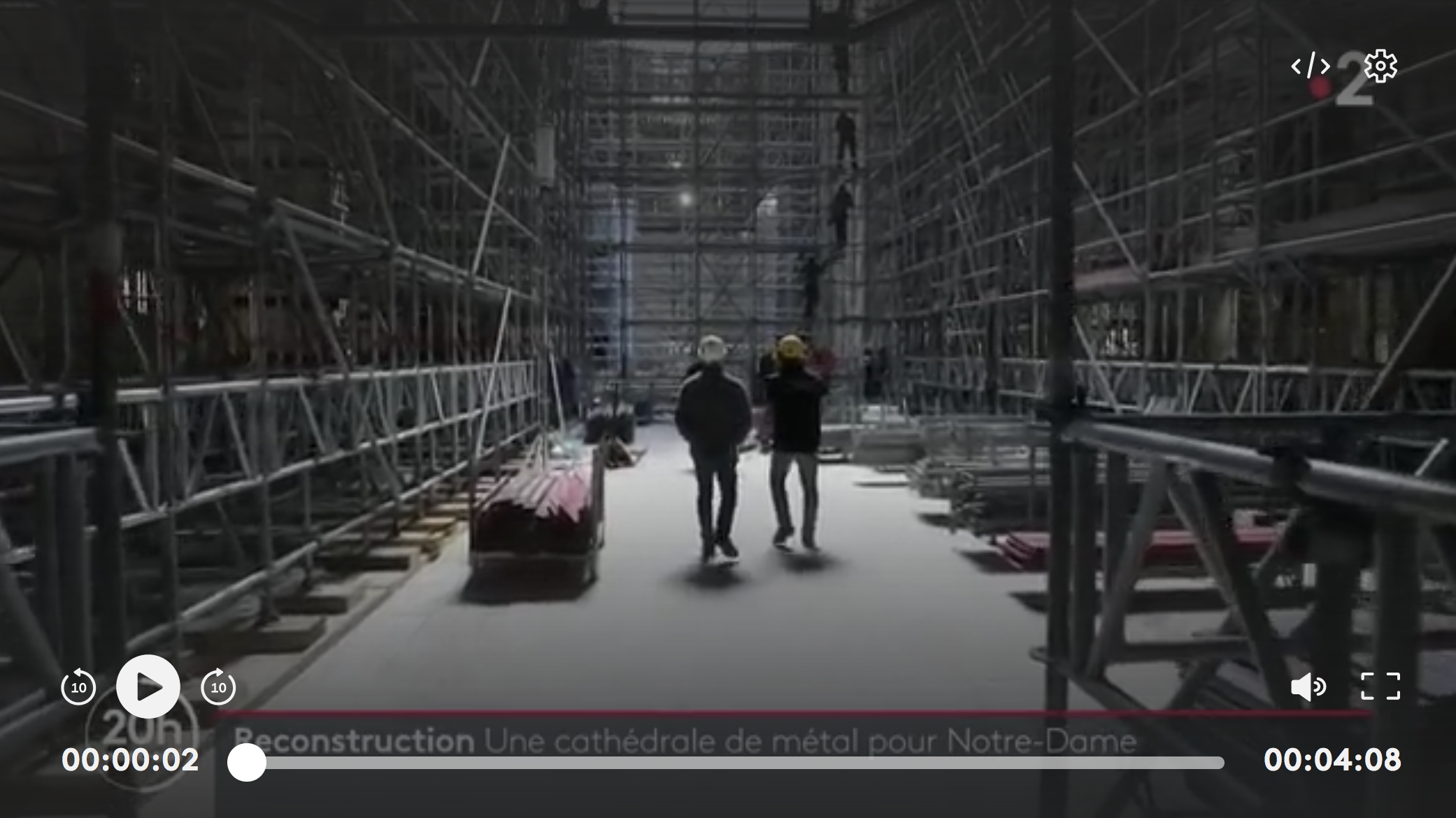 Notre-Dame : enfin sécurisée, la cathédrale se pare de métal (REPORTAGE)