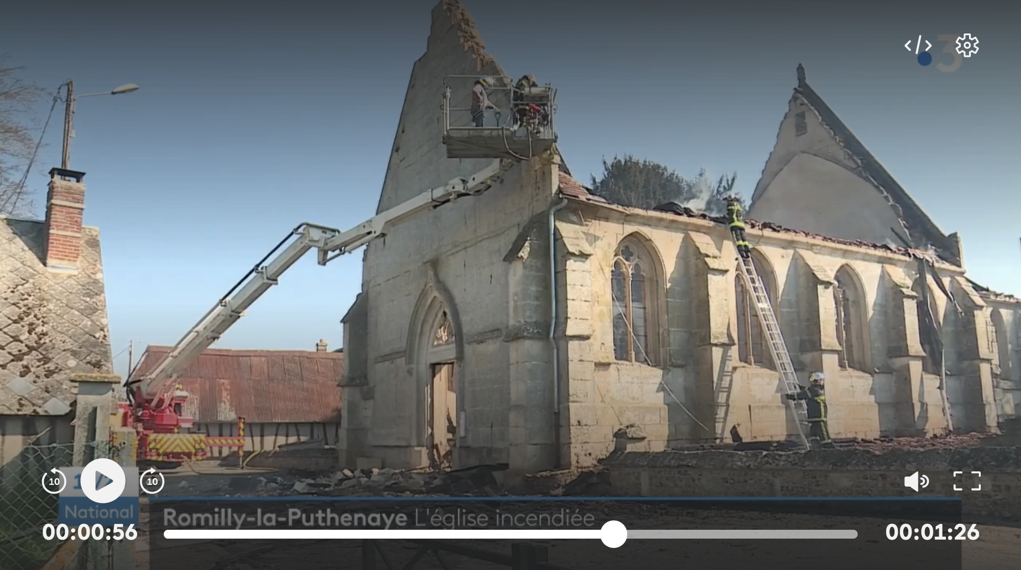 Eure : une église du XVIe siècle ravagée par les flammes (VIDÉO)