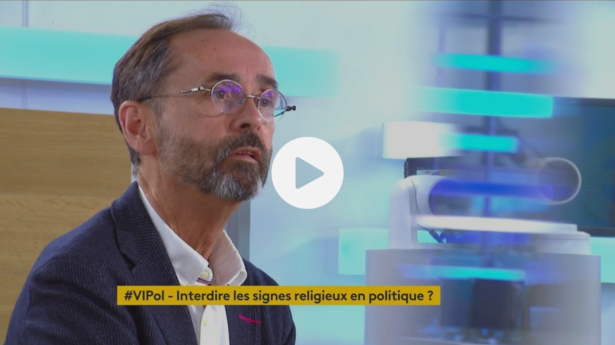 Candidate LREM voilée à Montpellier : Robert Ménard “ne met pas sur le même plan les différentes religions” (VIDÉO)