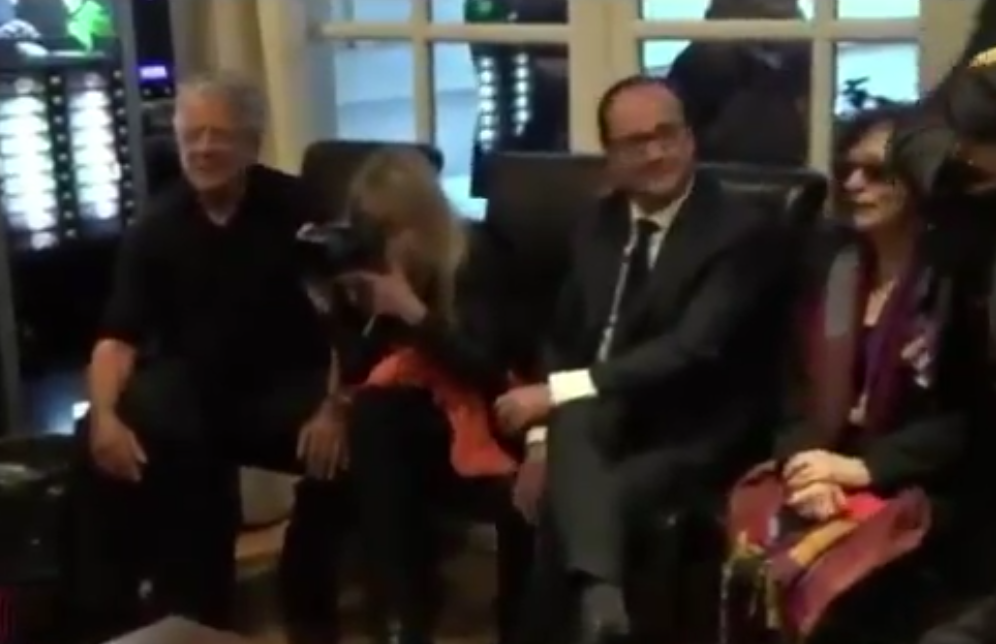 Quelques mois après la Loi Travail, François Hollande et Olivier Duhamel en train de chanter “Cammandante Che Guevara” entourés de tout le Saint-Frusquin de la gauche caviar (VIDÉO)