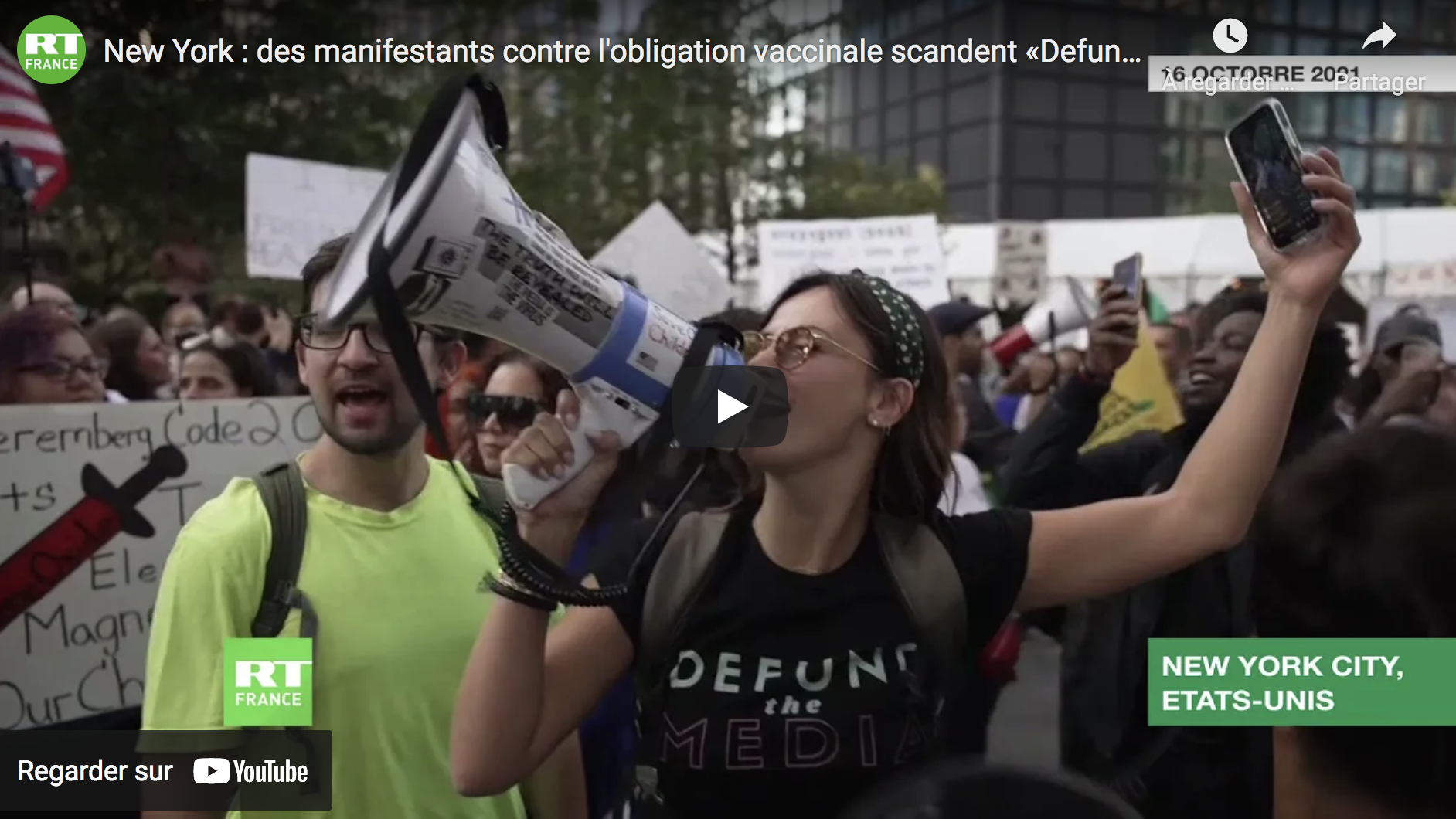 New York City : des manifestants contre l’obligation vaccinale scandent « Defund the media » (VIDÉO)