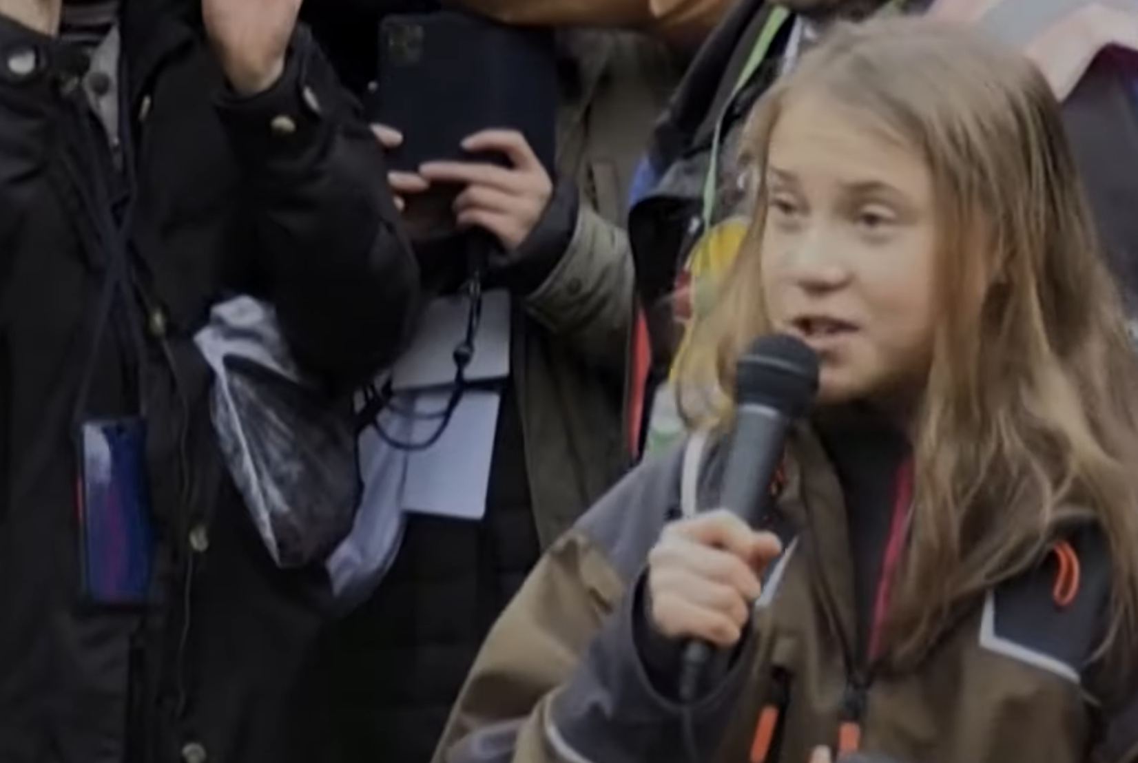 Greta Thunberg en marge de COP26 : « Nous allons faire le changement, qu’ils le veulent ou non ! » (VIDÉO)