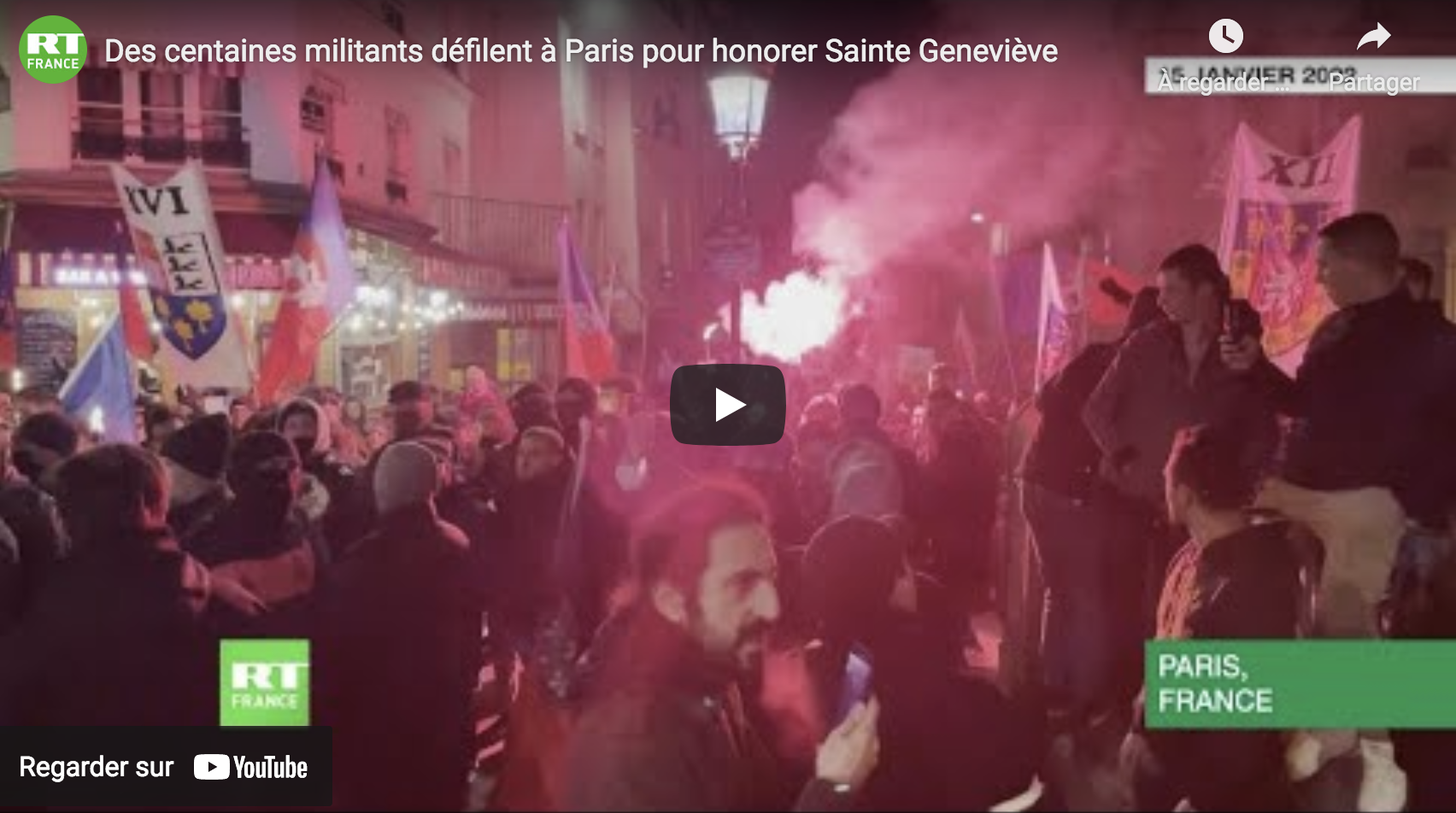Des centaines militants défilent à Paris pour honorer Sainte Geneviève (VIDÉO)