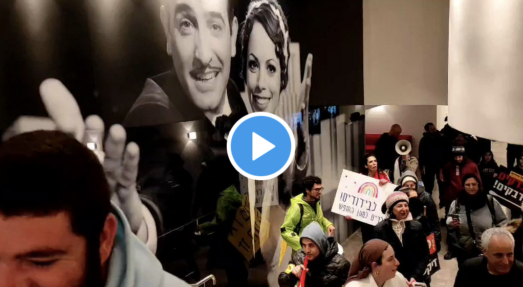 Israël : des manifestants pro-liberté prennent d’assaut un cinéma (VIDÉO)